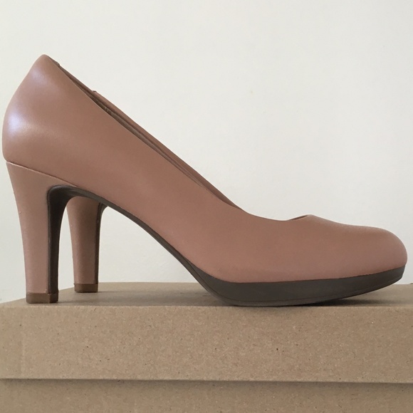 Beautiful and comfy Clarks Adriel Viola 👠 See description! - Picture 1 of 12